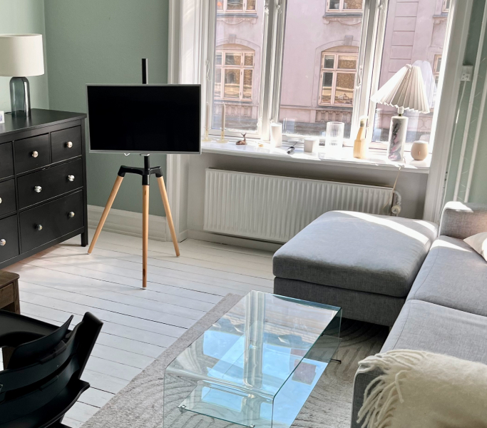 Kontorrengøring København – skrivebord og mødelokale rengjort